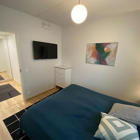 Modern Two Bedroom Apartment Near Helsinki Airport Вантаа Екстериор снимка